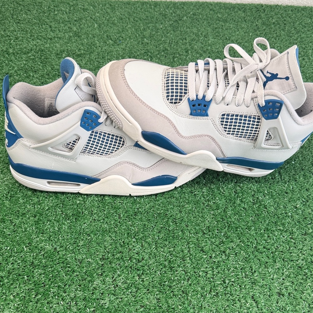 Air Jordan 4 Retro Military Blue Men’s size 9.5. Good condition, No Box